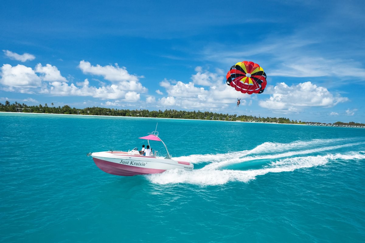 Kandima Aquaholics Parasailing Medium