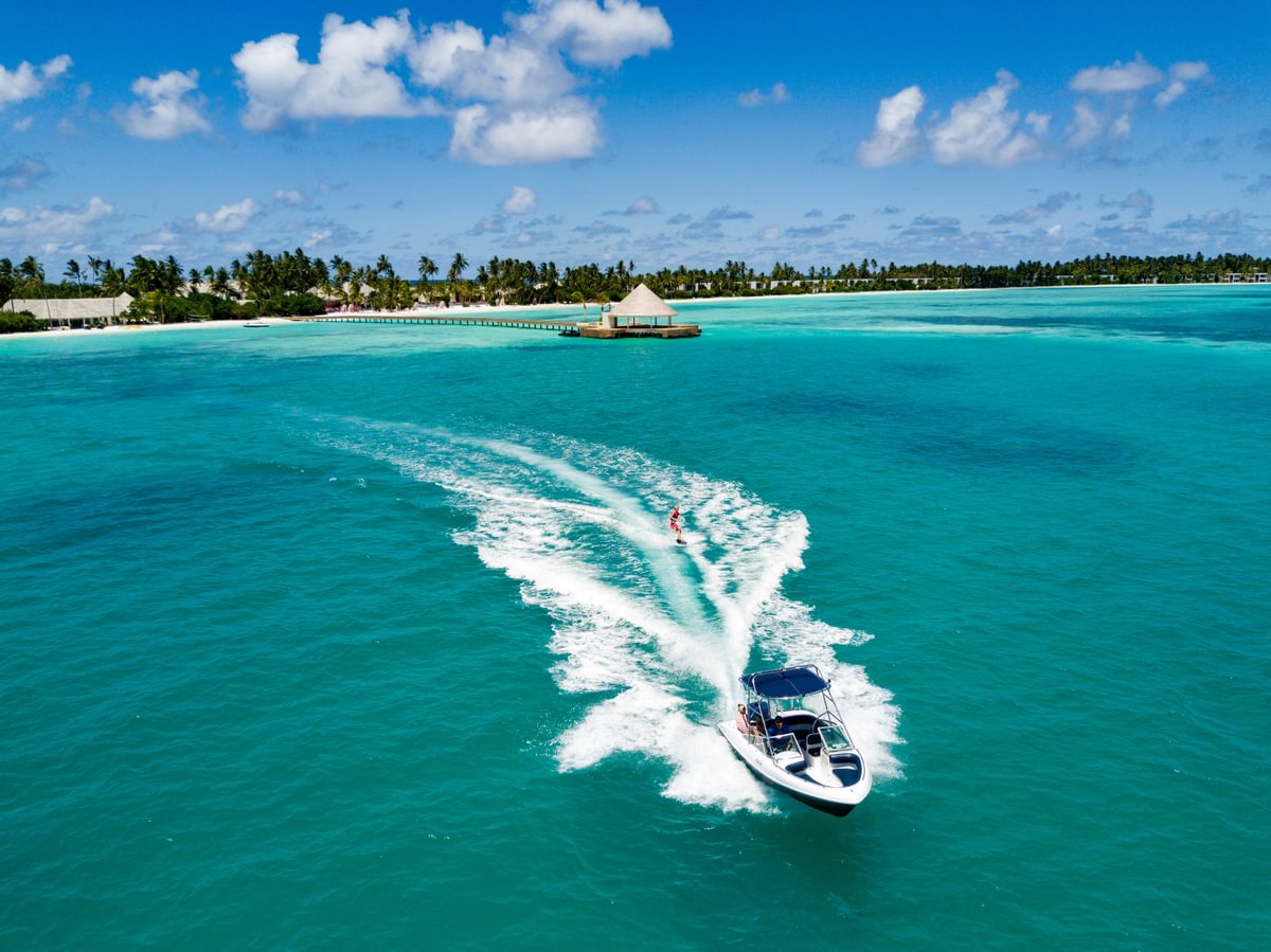 Kandima Aquaholics Watersports Medium