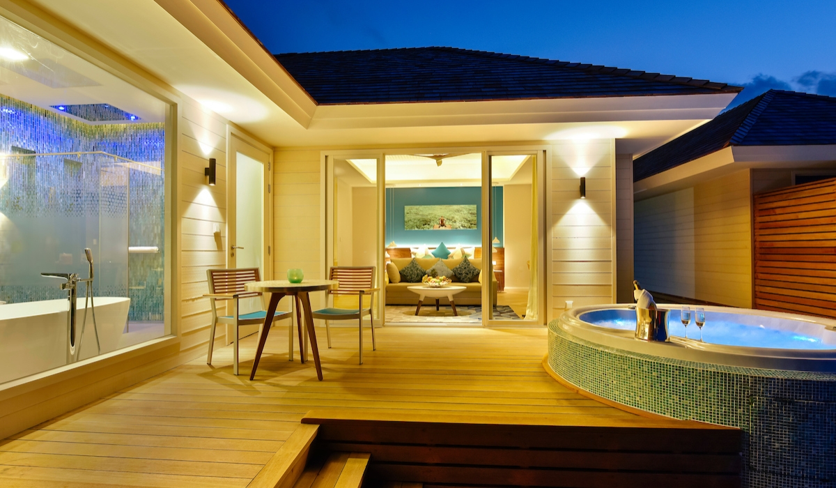 Aqua Jacuzzi Villa 8