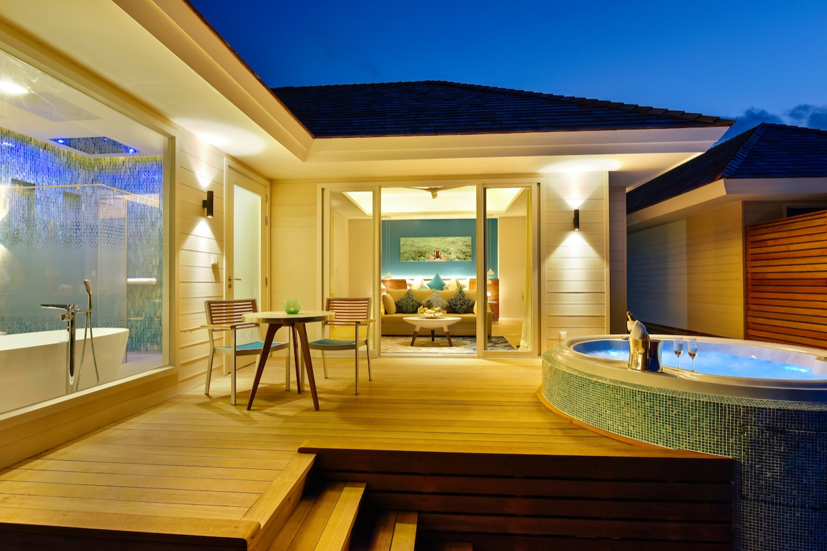 Aqua Jacuzzi Villa 8